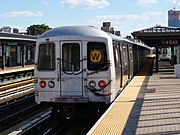 R46 W train at 30th Avenue