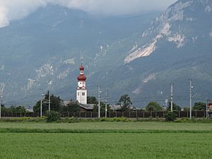 Radfeld, dorpspanorama met kerktoren foto1 2012-08-09 10.22.jpg