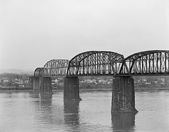 Sixth Street Railroad Bridge.jpg