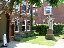 Statue of William Wilberforce, Hull - geograph.org.uk - 1442357