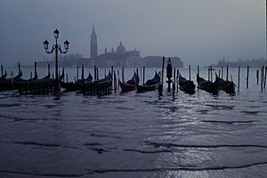 Venezia-Venice-Venedig-at-night JBU-02