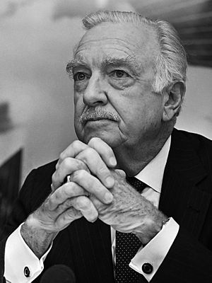 Walter Cronkite (1985).jpg