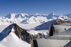 Craddock-Massif-and-Vinson-Plateau