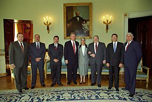 Photograph of President William Jefferson Clinton with Presidents of Central American Nations on the State Floor of the White House - NARA - 5899990