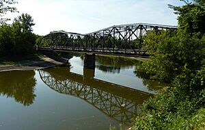 2009-0805-MN-StPeter-BroadwayBridge