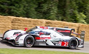 Audi R18 e-tron quattro André Lotterer at Goodwood 2014 002