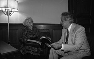 Bundesarchiv Bild 183-1989-0920-032, Miep Gies, Begegnung mit Egon Krenz