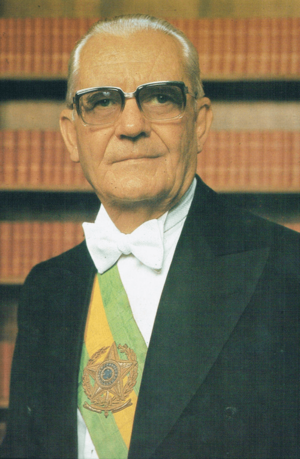 Foto oficial do presidente Ernesto Geisel.png