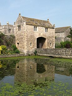 Markenfield Hall gatehouse - geograph.org.uk - 804852