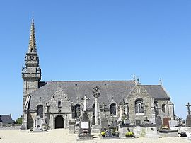 Plougoulm (29) Église 02.JPG