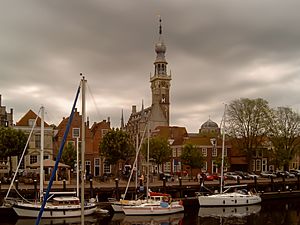 Veere, stadhuis met jachthaven 2009-05-21 11.15