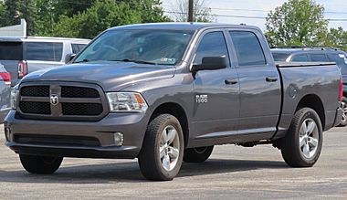 2017 Ram 1500 Express Crew Cab, front left, 09-02-2022.jpg