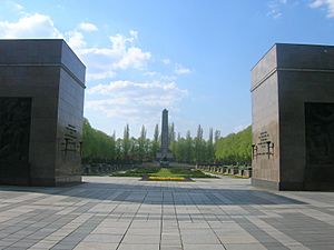 Berlin Ehrenmal Schoenholz