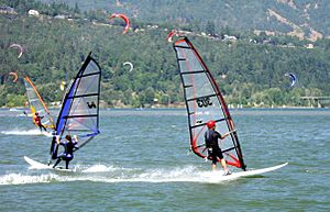 Hood river windsurfers 20060701 0759