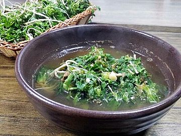 Naengi-doenjang-guk