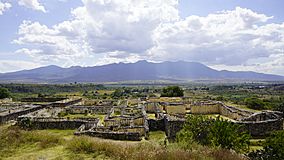 Zona Arqueológica de Yagul.jpg