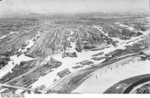 Bundesarchiv Bild 102-12562, Duisburg, Binnenhafen