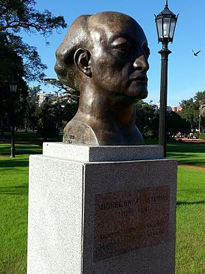 Busto de Miguel Ángel Asturias