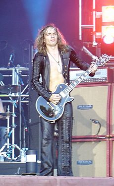 Justin Hawkins of The Darkness 01