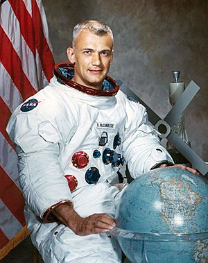 Bruce McCandless II portrait.jpg