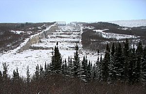 Déversoir, Centrale hydro-électrique Robert-Bourassa