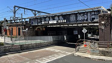 Macdonaldtown railway station entrance.jpg