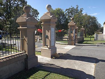 Memorial gates at Kalinga Park.jpg