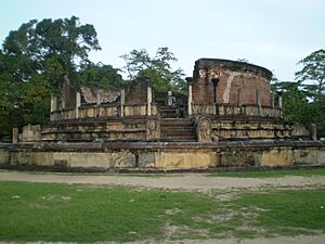 Polonnaruwa ruins 4 watadageya