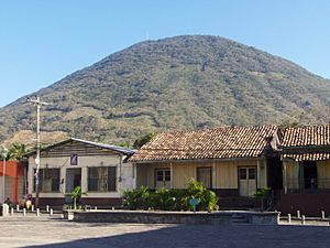 Desde la plaza de Amapala