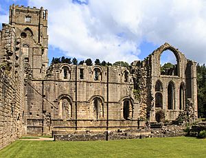 Fountains abbey 011 (19132005443)