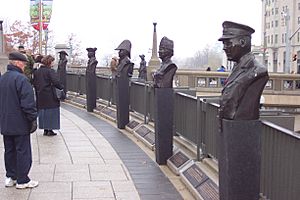 Valiants memorial west.jpg