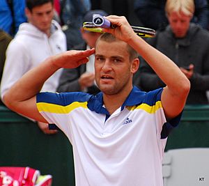 Youzhny salute