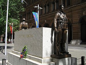 CenotaphMartinPlace1 gobeirne.jpg