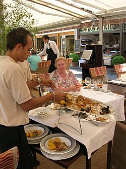 Eng Bouillabaisse gett preparéiert