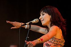 Laleh 2009 4