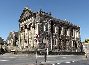 Llanelli, Tabernacle Chapel (35064427143).jpg