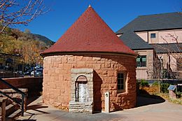 Manitou-Springs Shoshone-Spring 2012-10-21.JPG