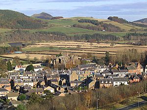 Melrose Town Centre from Quarry Hill - geograph.org.uk - 609004.jpg