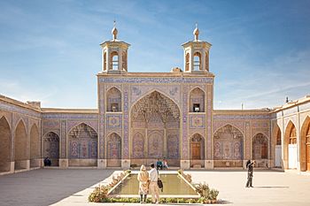 Nasir ol Molk Mosque (31233739431).jpg