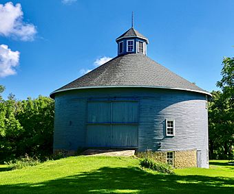 Risum Round Barn (Brodhead, WI).jpg