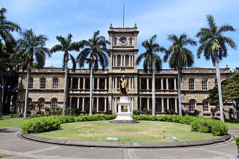 Aliʻiōlani Hale at midday.jpg