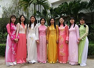 Ao dai le hoi