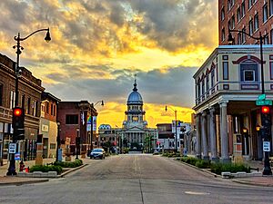 Illinois State Capitol at sunset