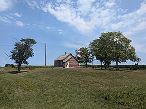 LinevilleIowaLittleRedSchoolhouse