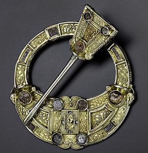 NMSHunterstonBrooch1 (cropped)