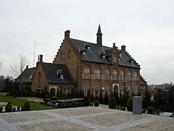 Westrozebeke, voormalig gemeentehuis.jpg