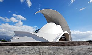 Auditorio de Tenerife Seitlich