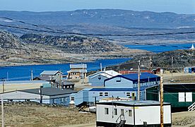 Cape Dorset Summertime 2002-08-04