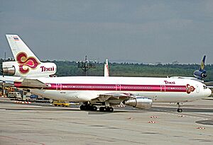 Douglas DC-10-30 HS-TGD Thai FRA 08.05.77 edited-3