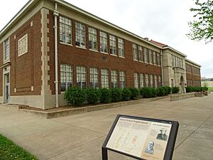 Former Monroe Elementary School - Brown v. Board of Education Historic Site - Topeka - Kansas - USA (40032661120)